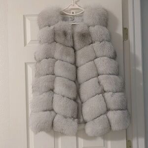 100% Saga Fox silver grey vest